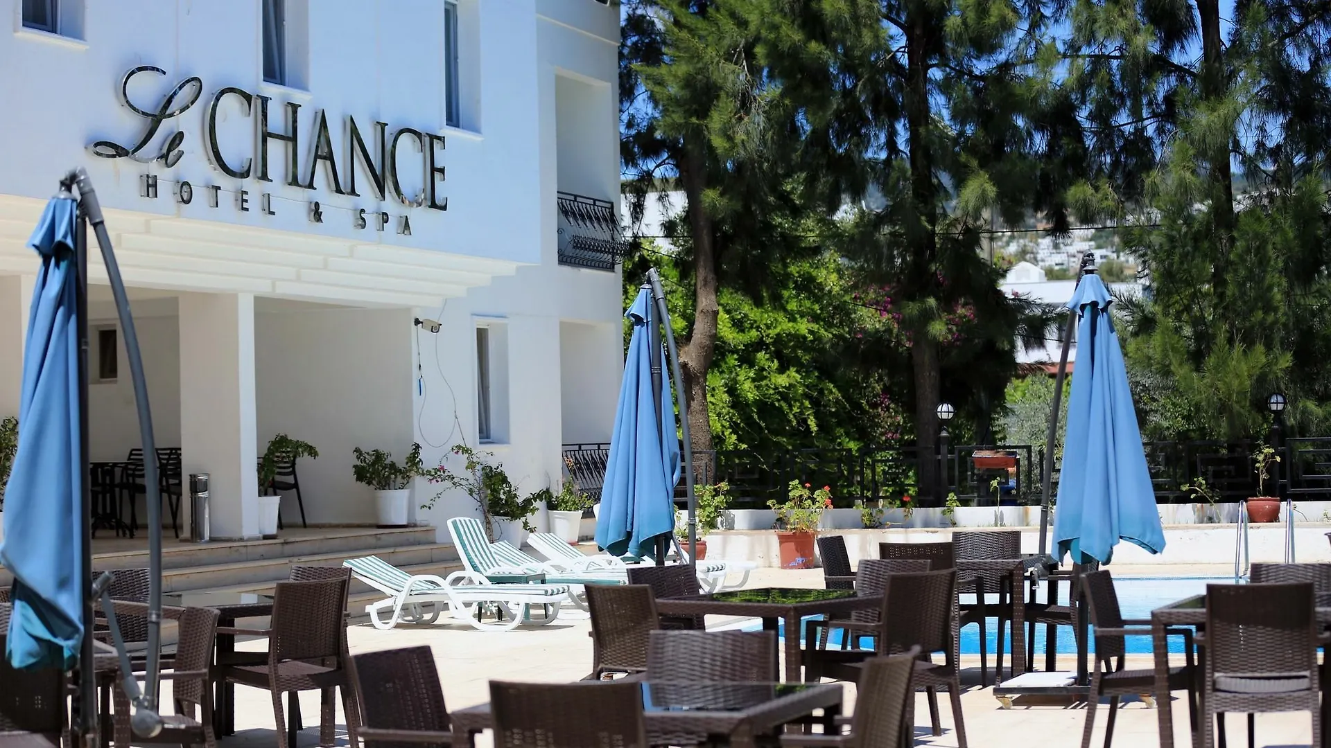 Le Chance Hotel & Spa contacts